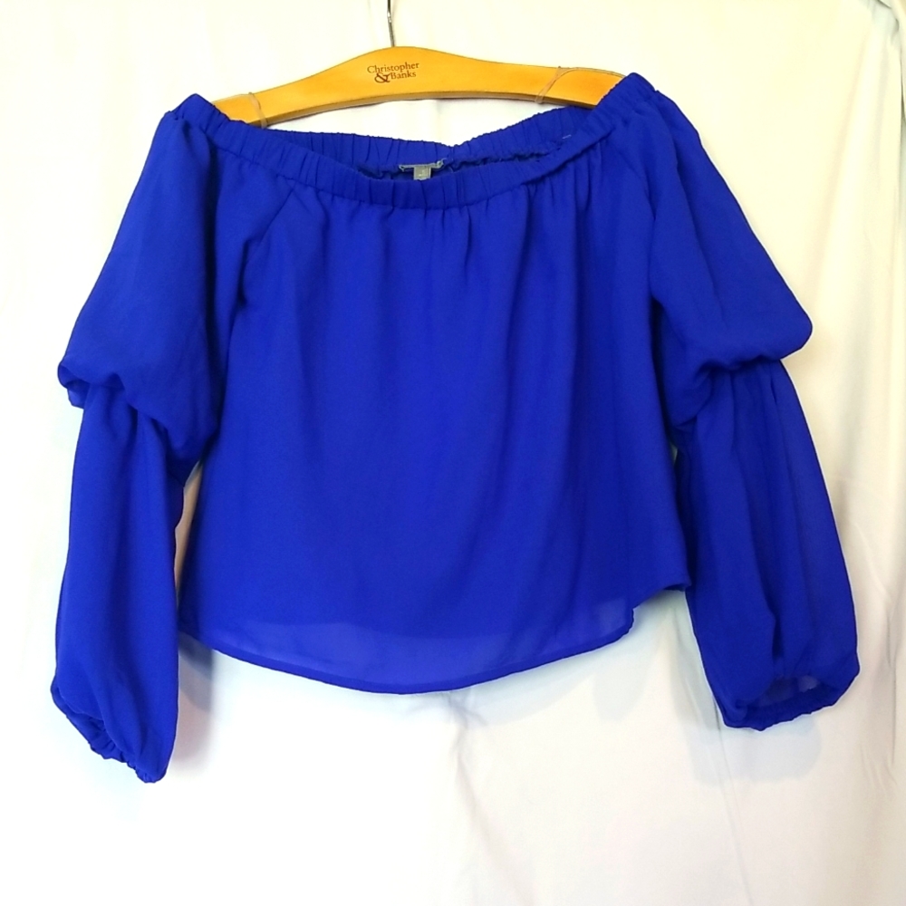 Off the shoulder crop shirt